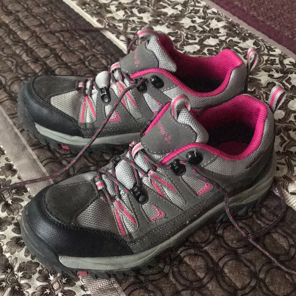 Bear paw hiking boots size 8.5